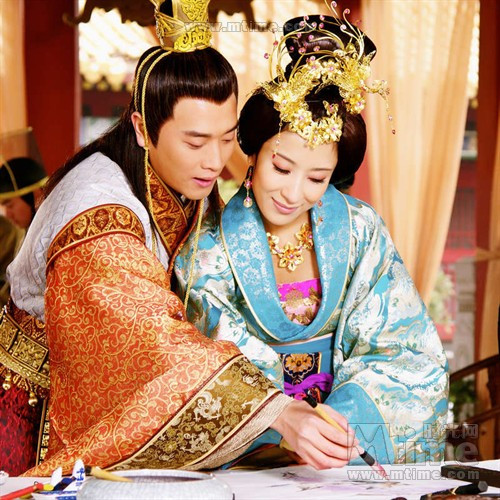 Kể từ khi trở thành người đứng đầu hậu cung, Lý hoàng hậu thường xuyên nổi cơn ghen khi biết những phi tần cố gắng quyến rũ Tống Quang Tông. Bà không muốn chồng có nhiều thê thiếp.