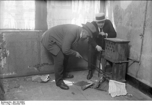 Sau khi gây án, tên giết người hàng loạt này phi tang thi thể các nạn nhân xuống sông Leine.