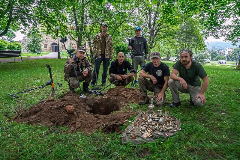 Đến năm 1945, binh sĩ Ba Lan phá hủy doanh trại của Đức quốc xã từ trong lòng đất khiến lâu đài gần như bị phá hủy hoàn toàn.