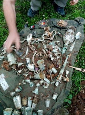 Theo các chuyên gia, những món đồ bằng bạc trên có khả năng sản xuất ở Áo hoặc Ba Lan.