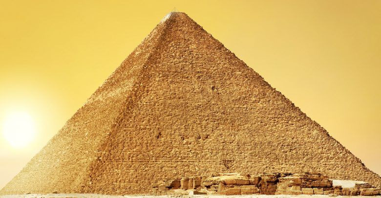 Trải qua hàng ngàn năm lịch sử với nhiều tác động của thời tiết và thời gian, Đại kim tự tháp Giza vẫn đứng vững giữa đất trời. Theo đó, kỳ quan này trở thành biểu tượng cho sự bất diệt của nền văn minh Ai Cập thời cổ đại.