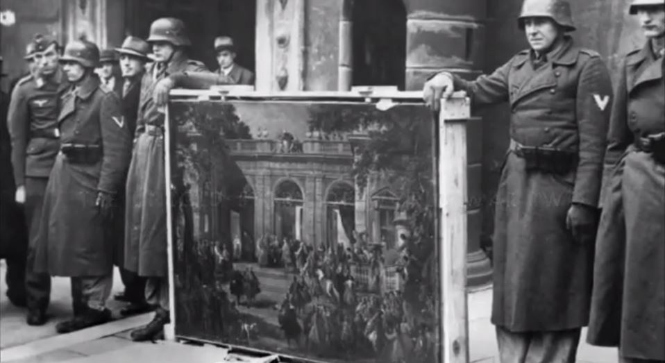 Sau khi Thế chiến 2 nổ ra, phát xít Đức tấn công xâm lược và chiếm đóng một số nước ở châu Âu. Trong quá trình đó, đội quân của trùm phát xít Hitler cướp bóc và mang đi vô số kiệt tác nghệ thuật từ các bảo tàng nghệ thuật, bộ sưu tập tư nhân...