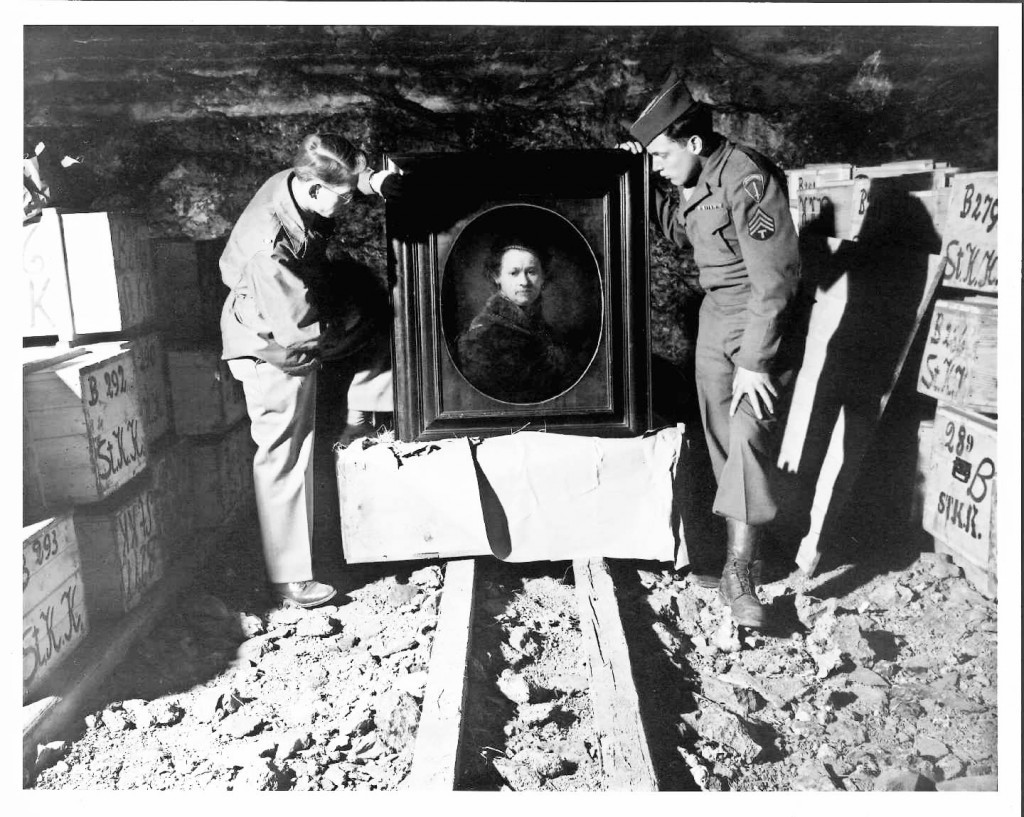 Chính vì vậy, hơn 300 nhà sử học, kiến trúc sư, họa sĩ của Anh và Mỹ được ca ngợi là những người hùng thầm lặng hay "biệt đội anh hùng" hoàn thành sứ mệnh thu hồi "kho báu" bị lính Đức quốc xã đánh cắp. 