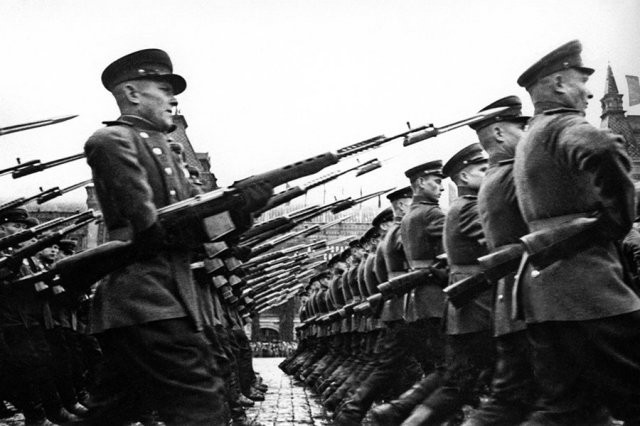 Theo đó, từ cuối tháng 5, các lực lượng tham gia lễ duyệt binh mừng chiến thắng của Liên Xô tích cực chuẩn bị cho buổi lễ trọng đại.