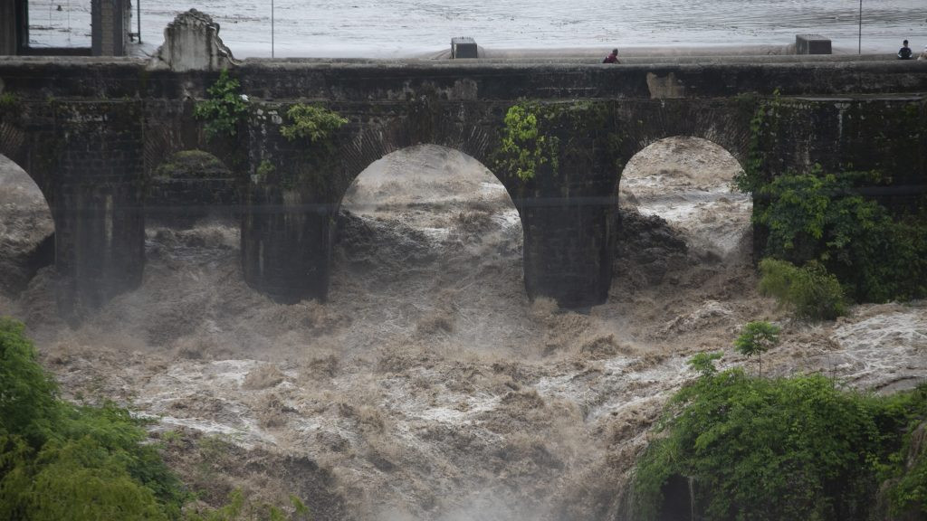 Ước tính, thảm họa này cướp đi sinh mạng của khoảng 40.000 người ở Guatemala. Thiệt hại về kinh tế lên đến hàng chục triệu USD.