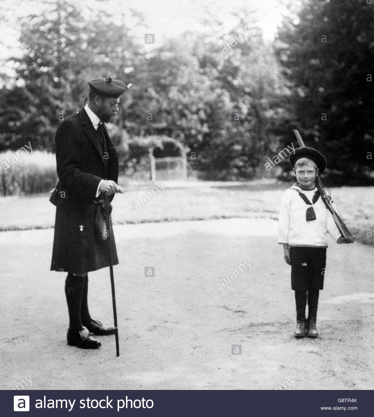 Năm 1909, Hoàng tử John bắt đầu lên cơn co giật và tình trạng sức khỏe ngày càng xấu hơn.