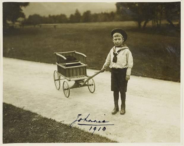 Tuy nhiên, mọi chuyện thay đổi sau khi Hoàng tử John được chẩn đoán mắc chứng động kinh.