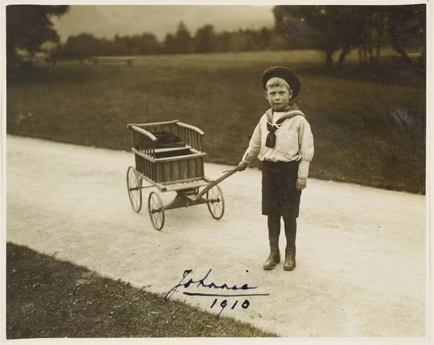 Tuy nhiên, mọi chuyện thay đổi sau khi Hoàng tử John được chẩn đoán mắc chứng động kinh.