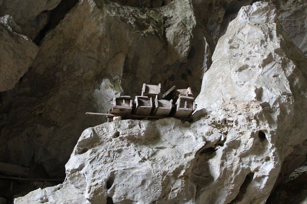 Kết quả nghiên cứu của các chuyên gia cho thấy người Bo thực hiện tập tục mai táng đặc biệt trên.