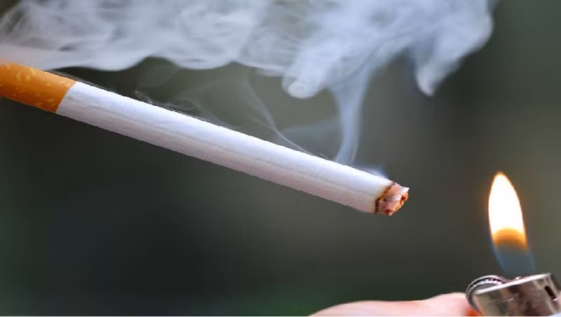 Tu 1/7, nghiem cam giao vien hut thuoc trong truong hoc