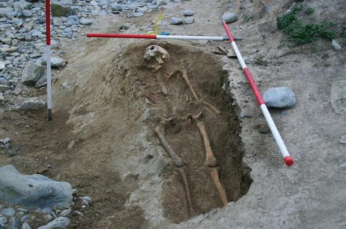 Các nhóm kín mua bán hài cốt, xác ướp và những bộ phận cơ thể người bị dư luận chỉ trích vi phạm chuẩn mực đạo đức. Vì vậy, nhiều người hy vọng giới chức trách và Facebook sớm vào cuộc để chấn chỉnh tình trạng này.