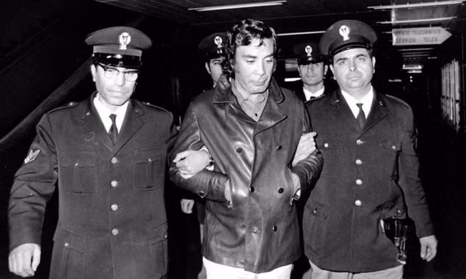 Gã có biệt danh "ông trùm của hai thế giới". Tuy nhiên, sau khi con trai và một số người thân của Buscetta bị mafia giết, gã hợp tác với giới chức Italy và Mỹ để bắt giữ và tiêu diệt những tên tội phạm khét tiếng giết hại gia đình. Nhờ có Buscetta, nhà chức trách truy tố 475 thành viên mafia và kết án 339 người.