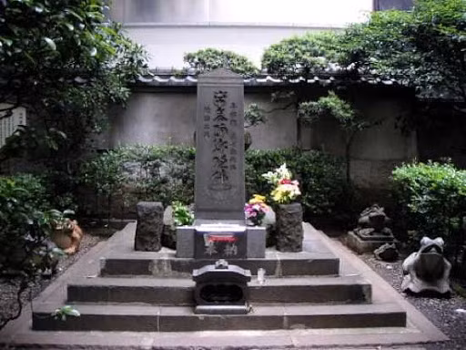 Trong khi một số người tin rằng "lời nguyền" có thật thì nhiều quan điểm khác cho hay đây chỉ là một truyền thuyết được người xưa tạo ra nhằm khiến lịch sử Tokyo trở nên hấp dẫn và bí ẩn hơn. Dù vậy, ngôi mộ của Masakado hiện vẫn tọa lạc ở giữa thủ đô Tokyo sầm uất.