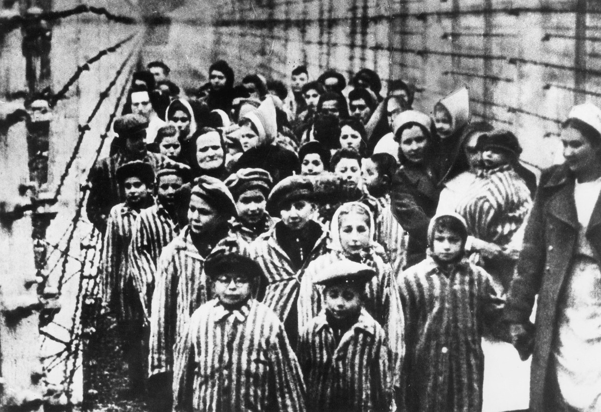 Cuộc thảm sát Holocaust do phát xít Đức thực hiện trong Thế chiến 2 là sự kiện kinh hoàng không thể lãng quên. Đây là cuộc diệt chủng người Do Thái đẫm máu trong lịch sử.