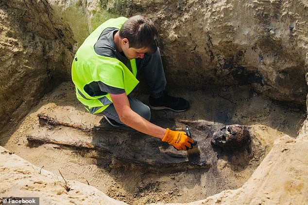 Những đồng xu này còn được gọi là đồng obol của người chết hoặc đồng obol của Charon. Điều này xuất phát từ phong tục chôn cất cổ xưa trước thời Kitô giáo nhưng vẫn được Giáo hoàng Pius IX thực hiện vào thế kỷ 19. Đồng obol được đặt vào miệng người chết trước khi tiến hành chôn cất.