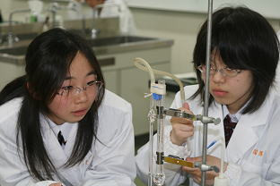 Mỗi năm có khoảng 300.000 học sinh tốt nghiệp theo chương trình KOSEN giúp Nhật Bản đáp ứng nhu cầu thị trường lao động trong nước.