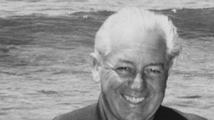 Tuy nhiên, một giả thuyết cho rằng Thủ tướng Holt có thể tự tử vì quẫn trí do cuộc hôn nhân được cho là đang có dấu hiệu rạn nứt hoặc có thể mệt mỏi do áp lực công việc.