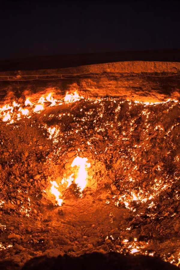 Theo tính toán của các chuyên gia, đám cháy chỉ diễn ra trong vài tuần rồi chấm dứt. Tuy nhiên, lửa cháy liên tục ở hố Darvaza kể từ năm 1971 đến nay vẫn chưa tắt.