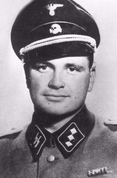 Hitler thực hiện chương trình này nhằm muốn cải tạo và thanh lọc dân Đức trở thành chủng tộc Aryan hoàn hảo. Những người này có: mắt xanh, tóc vàng, vóc người cao lớn, sức khỏe khỏe mạnh, tuyệt đối trung thành với nước Đức.