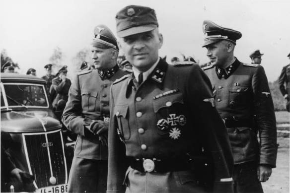 Vào năm 1940, Stangl nhận nhiệm vụ trực tiếp từ Heinrich Himmler, "cánh tay phải" của Hitler, thực hiện chương trình Aktion T4 - chương trình "trợ tử" (euthanasia).