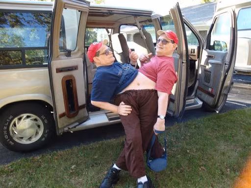 Sau lần đó, hai anh em chung sống hòa bình. Họ vừa là người thân vừa là bạn bè thân thiết. Họ quyết định không ai kết hôn. Trong cuộc sống, Donnie thường làm hầu hết những việc như nấu nướng, rửa bát đĩa và giặt ủi trong khi Ronnie dọn dẹp phòng tắm. Cả hai có nhiều sở thích chung như câu cá, cắm trại, thích sưu tầm thẻ bóng chày...