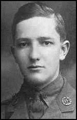 Tại sao lại có sự thay đổi lớn như vậy? Một số chuyên gia cho rằng, Anh triển khai một chiến dịch bí mật nhằm "lôi kéo" Mỹ tham gia Thế chiến II. Điệp viên William Stephenson mang mật danh "Dũng cảm" (Intrepid), chỉ huy tình báo Anh tại châu Mỹ từ năm 1939 - 1954, được Thủ tướng Churchill giao cho phụ trách chiến dịch bí mật trên.