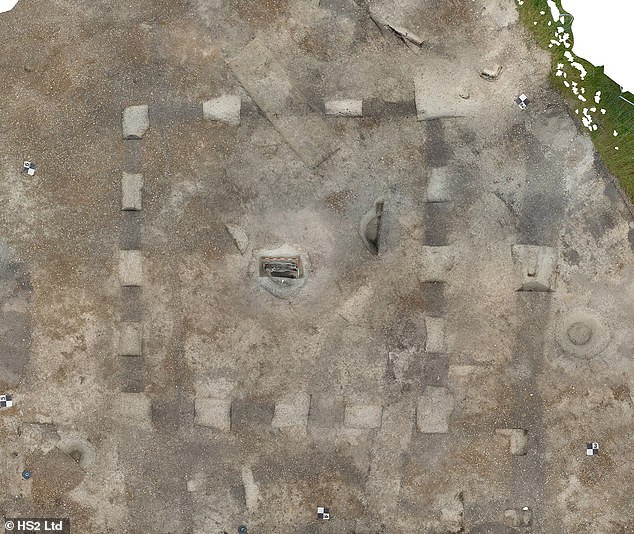 Hiện các chuyên gia chưa thể lý giải toàn bộ bí ẩn về cái chết của người đàn ông này. Họ hy vọng các chuyên gia về xương có thể sớm tìm ra lời giải về cái chết đau đớn của người đàn ông ít nhất 2.000 tuổi.