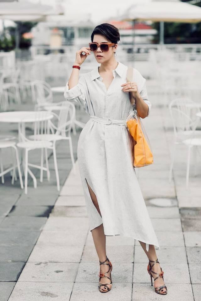 Ở tuổi 48, Thu Phương vẫn giữ được sắc vóc trẻ trung, xinh đẹp. Cô cũng gây ấn tượng bởi những bộ cánh "hack" tuổi. Các items như đầm dáng dài, jumpsuit... không thể thiếu trong tủ đồ của giọng ca quê Hải Phòng.