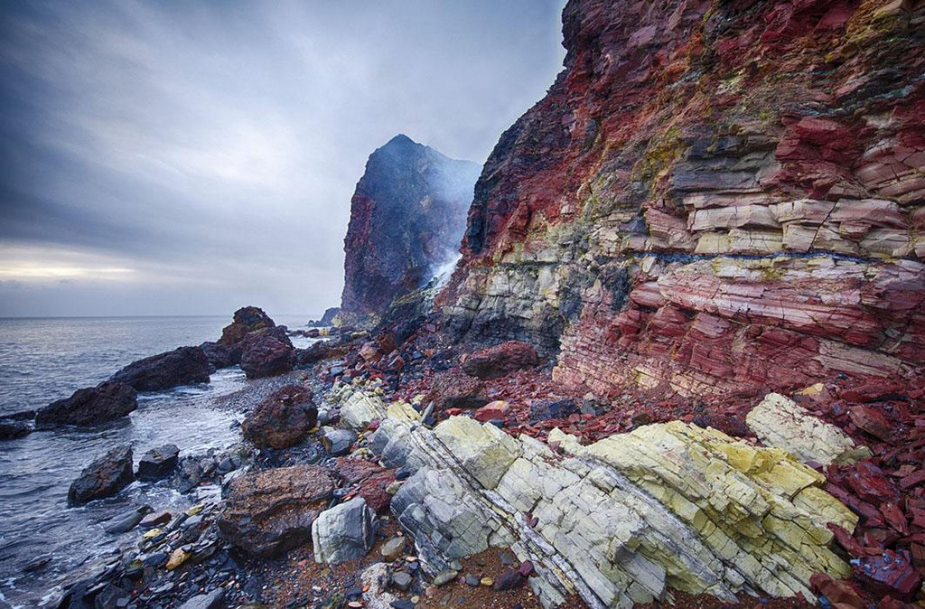 Các chuyên gia ước tính Smoking Hills sẽ bốc khói trong nhiều thế kỷ nữa.