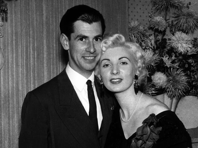 Vào tối ngày 10/4/1955, Ruth dùng súng lục bắn 6 phát đạn vào người David (trong ảnh) khiến tình cũ tử vong. Sau bị bị bắt giữ và đưa ra xét xử, nữ phạm nhân này bị tòa tuyên án tử hình.