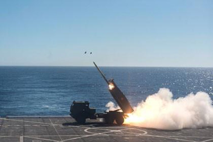 Ngoài ra máy bay không người lái cỡ lớn hiện đại, tên lửa chống hạm Harpoon phóng từ mặt đất và thủy lôi vẫn chưa được gửi lên quốc hội Mỹ, nhưng có thể sớm được đệ trình.