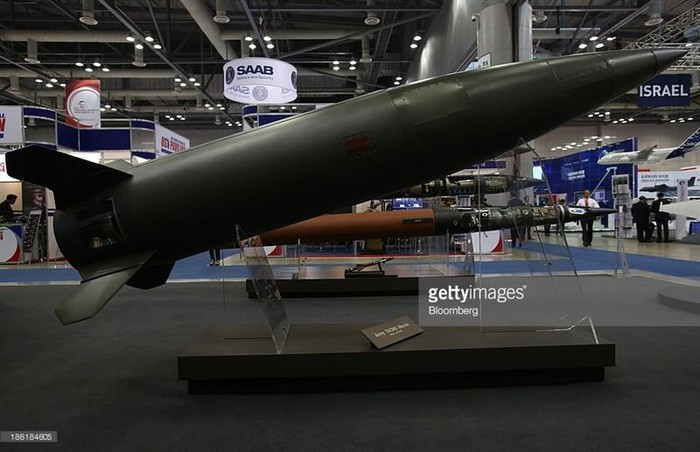 Hình ảnh tên lửa đạn đạo chiến thuật MGM-140. Loại tên lửa này có tầm bắn khoảng 300 km.