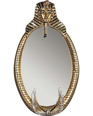 Thậm chí, có giả thuyết cho rằng chiếc gương mang "lời nguyền chết chóc" khiến chủ nhân chết trong đau đớn giống người tạo ra nó.