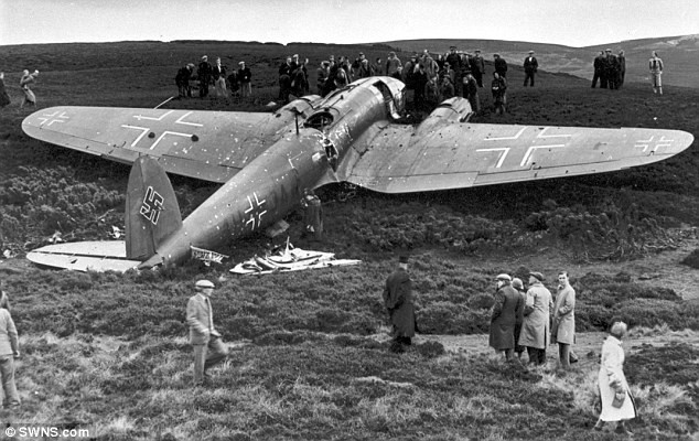 Tuy nhiên, lực lượng của Hitler chịu tổn thất nặng nề khi mất gần 75% tổng số máy bay, tương đương 1.977 chiếc. Thất bại này của phát xít Đức một phần đến từ việc tình báo Anh giải mã được nhiều điện mật của kẻ địch.