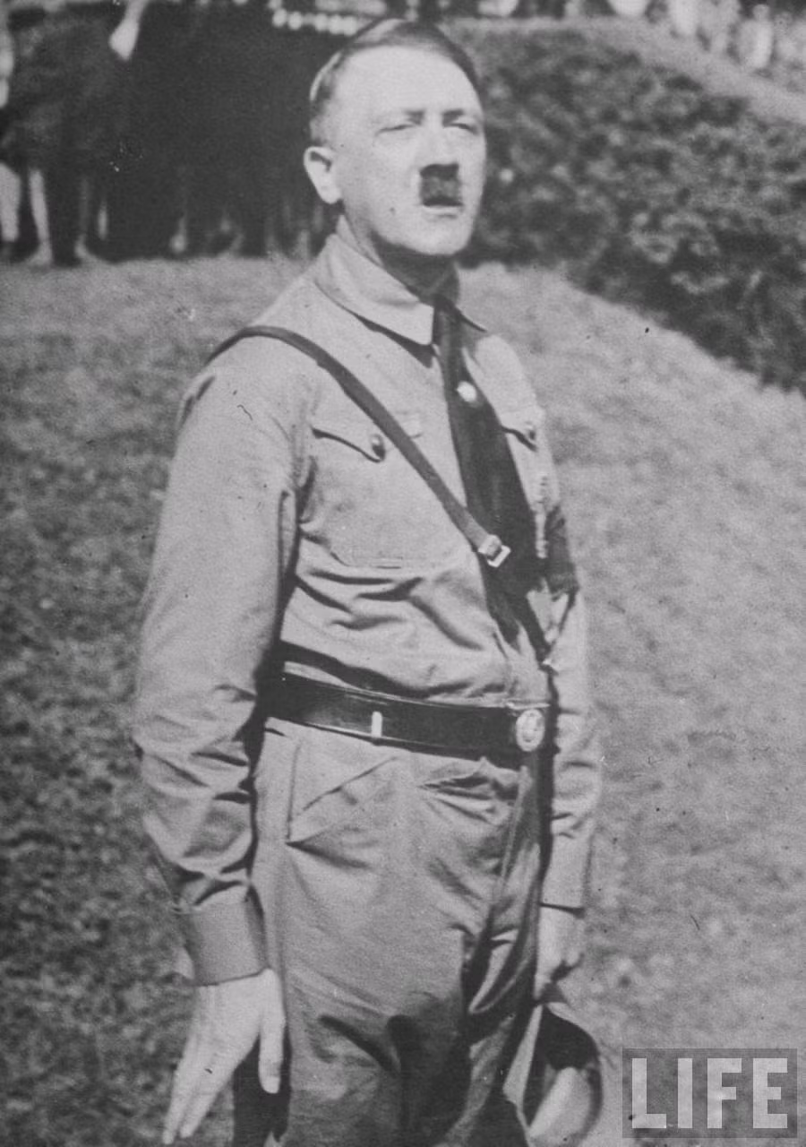 Hình ảnh Hitler kém chỉn chu khi xuất hiện tại Áo năm 1938.