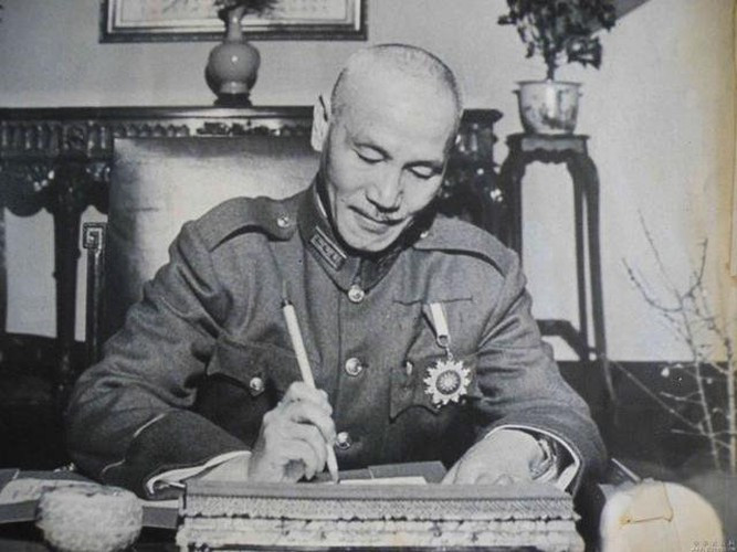 Sau khi kết hôn với Tưởng Giới Thạch, Tống Mỹ Linh trở thành phu nhân của nhà lãnh đạo Quốc dân Đảng Trung Quốc khi chồng thay thế Tôn Trung Sơn nắm giữ chính quyền ở Trung Quốc.