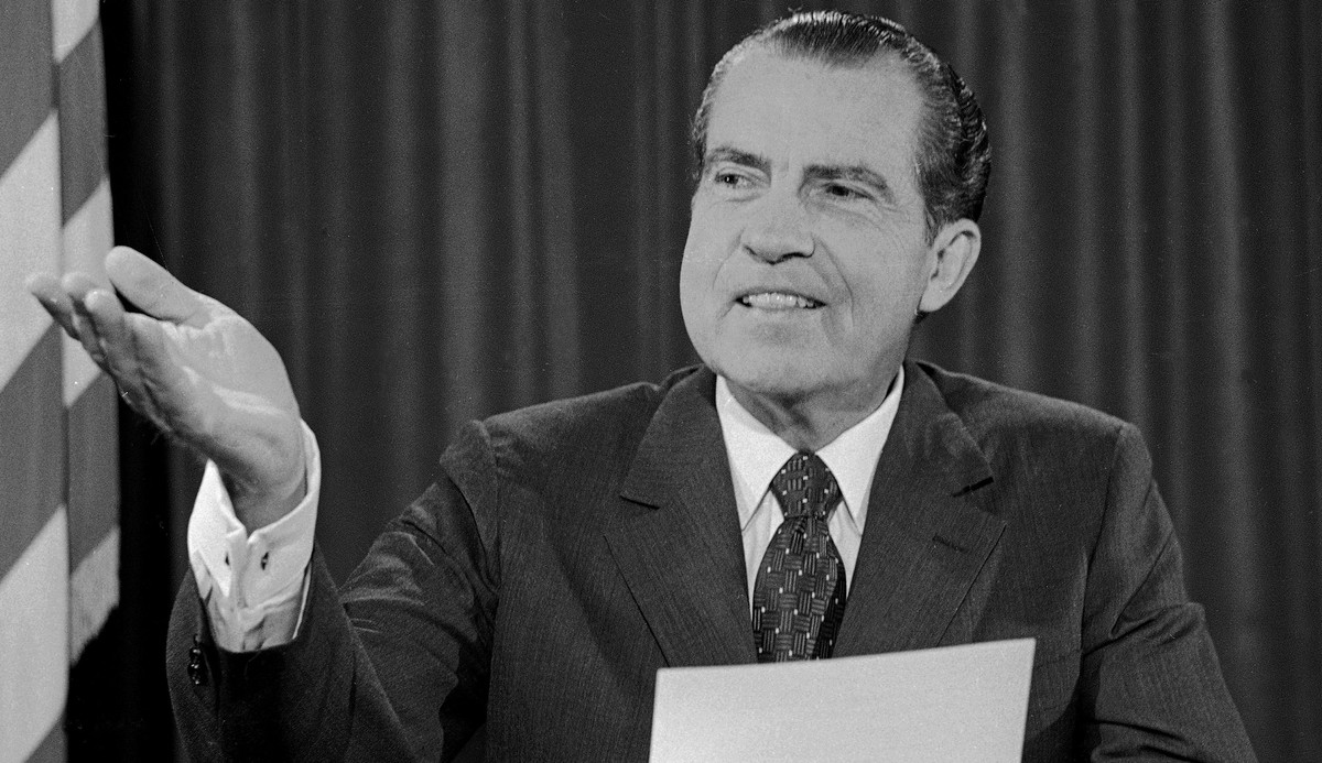 Sinh ngày 9/1/1913, Tổng thống Mỹ tuổi Nhâm Tý Richard Nixon là ông chủ Nhà Trắng thứ 37 trong lịch sử xứ sở cờ hoa. Nhiệm kỳ của Tổng thống Nixon từ năm 1969 - 1974. Trước khi trở thành ông chủ Nhà Trắng, ông là phó tổng thống Mỹ từ năm 1953 - 1961.