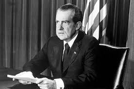 Trong lúc Ủy ban Tư pháp Hạ viện đang chuẩn bị luận tội Tổng thống, ngày 9/8/1974, ông Nixon từ chức nhưng không thừa nhận các cáo buộc liên quan đến vụ đột nhập vào khu phức hợp Watergate. Theo đó, ông trở thành Tổng thống Mỹ duy nhất trong lịch sử từ nhiệm từ trước cho đến nay.