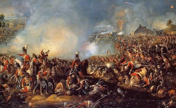 Kết thúc trận Waterloo nổi tiếng lịch sử năm 1815 với liên quân của Anh và các đồng minh hùng mạnh như: Nga, Áo, Phổ, Thụy Điển, Hà Lan, Tây Ban Nha…, quân đội của Napoleon đại bại với tổn thất lớn. Theo thống kê, quân đội Pháp trong trận Waterloo có hơn 40.000 binh sĩ chết, bị thương và mất tích. Khoảng 9.000 binh lính Pháp khác bị liên quân bắt giữ làm tù binh.