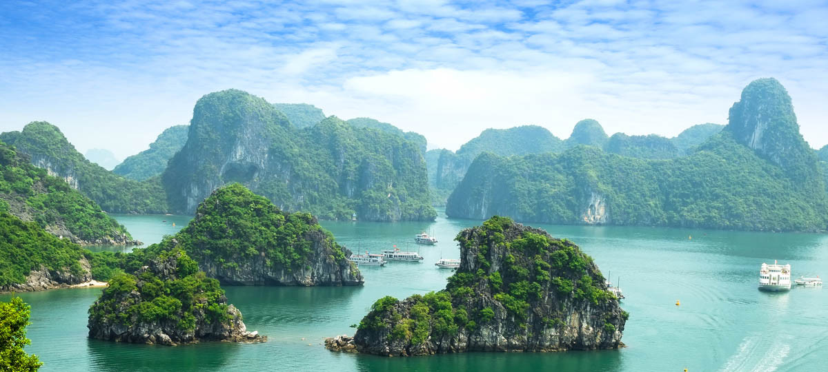 Không chỉ Condé Nast Traveller, tạp chí du lịch CN Traveler bình chọn Việt Nam là một trong số 10 điểm đến được yêu thích nhất thế giới. Danh sách này do 600.000 độc giả của tạp chí du lịch CN Traveler bình chọn.