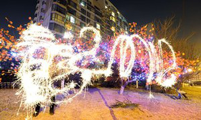 Ngoài Việt Nam, một số quốc gia ở châu Á và trên thế giới đón Tết Âm lịch như Hàn Quốc, Mông Cổ, Singapore, Trung Quốc... Số ngày nghỉ Tết Nguyên đán ở mỗi nước dao động từ 3 - 10 ngày tùy vào quy định của mỗi nước.