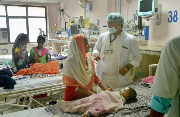 Điển hình là vụ bê bối xảy ra tại bệnh viện Đại học y Baba Raghav Das ở bang Uttar Pradesh, Ấn Độ tháng 8/2017. Chưa đầy 1 tuần có hơn 70 trẻ em tử vong tại bệnh viện này. Nguyên nhân được cho là thiếu nguồn cung oxy.