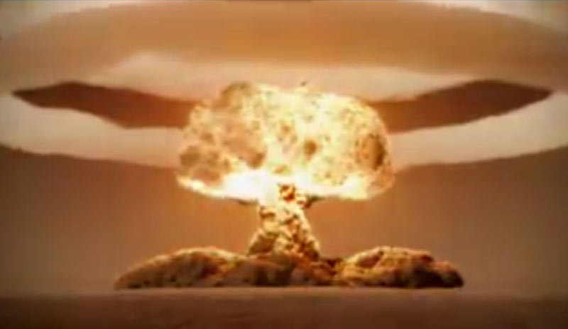 Vào ngày hôm ấy, các nhà khoa học Liên Xô tiến hành thử nghiệm Tsar Bomba (Bom Sa hoàng).