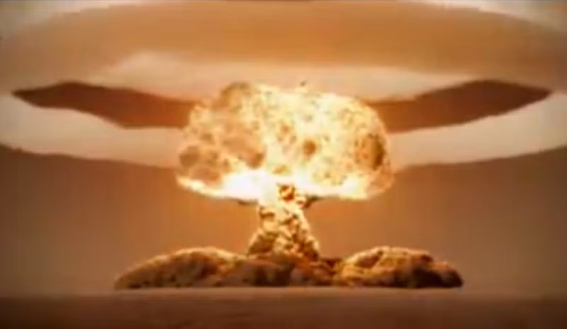 Vào ngày hôm ấy, các nhà khoa học Liên Xô tiến hành thử nghiệm Tsar Bomba (Bom Sa hoàng).