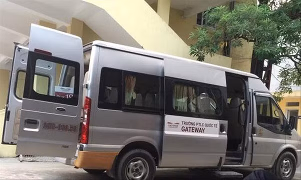 Truy to 3 bi can vu be trai truong Gateway tu vong tren o to dua don-Hinh-4