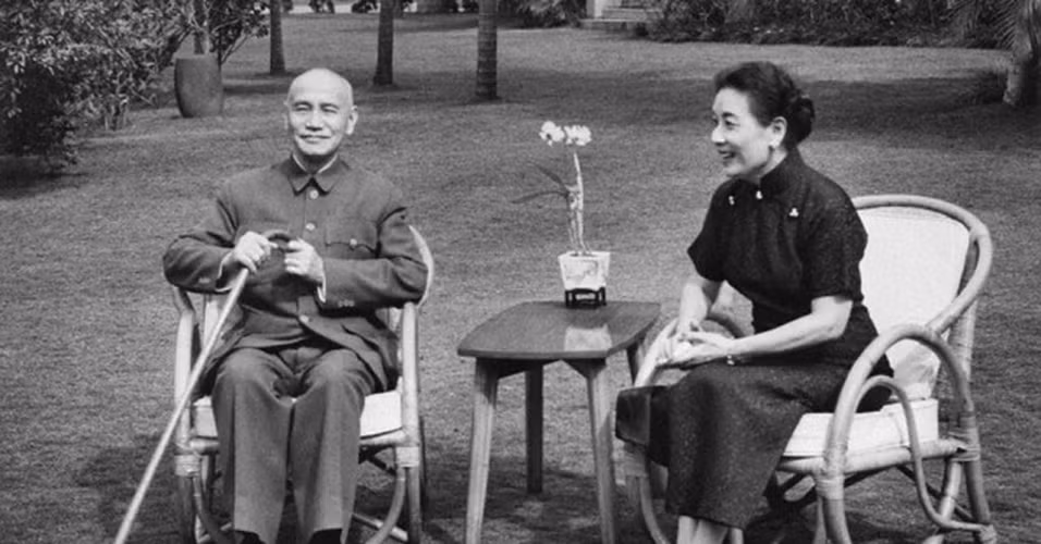 Không chỉ quan tâm đến mộ phần tổ tiên, Tưởng Giới Thạch còn chú ý đến mộ phần của gia đình Chủ tịch Mao Trạch Đông.