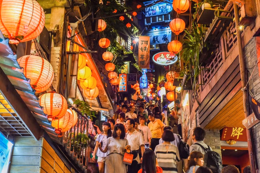 Đứng đầu bảng xếp hạng là thành phố Đài Bắc (Đài Loan, Trung Quốc) nổi tiếng với chi phí sinh hoạt tương đối thấp và ẩm thực phong phú. Những người nước ngoài tham gia khảo sát cũng khen ngợi sự thân thiện của người dân địa phương, chi phí sinh hoạt, chất lượng chăm sóc sức khỏe, an toàn và triển vọng nghề nghiệp tại Đài Bắc. Bất tiện về cuộc sống ở thành phố mà họ đưa ra là việc gặp khó khăn khi học ngôn ngữ địa phương (tiếng Trung Quốc). Ảnh: Weniliou.