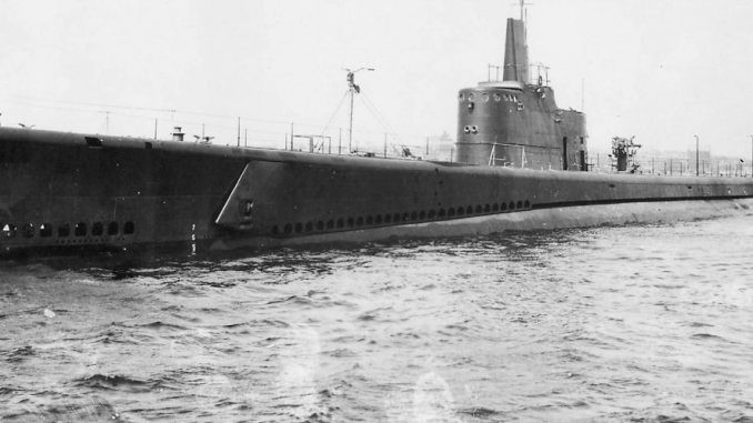 Theo đó, trong chuyến hành trình đi từ vùng biển Caribe đến Trân Châu Cảng, tàu ngầm USS Grunion cứu được 16 quân nhân của tàu vận tải Jack thuộc quân đội Mỹ. Con tàu này bị trúng ngư lôi của tàu ngầm Đức.