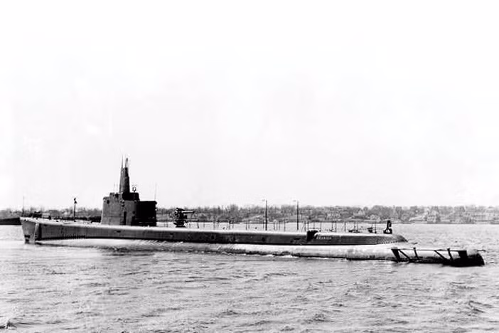 Ngày 11/4/1942, tàu ngầm USS Grunion dưới sự chỉ huy của Thiếu tá Mannert Abele được giao nhiệm vụ hỗ trợ các lực lượng Đồng minh.
