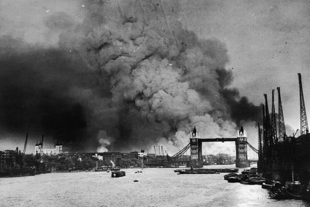 Nhà độc tài Hitler tham vọng sẽ đánh chiếm được Anh một cách nhanh chóng và dễ dàng như Ba Lan để cả thế giới phải "khiếp sợ" trước sức mạnh quân sự của phát xít Đức.